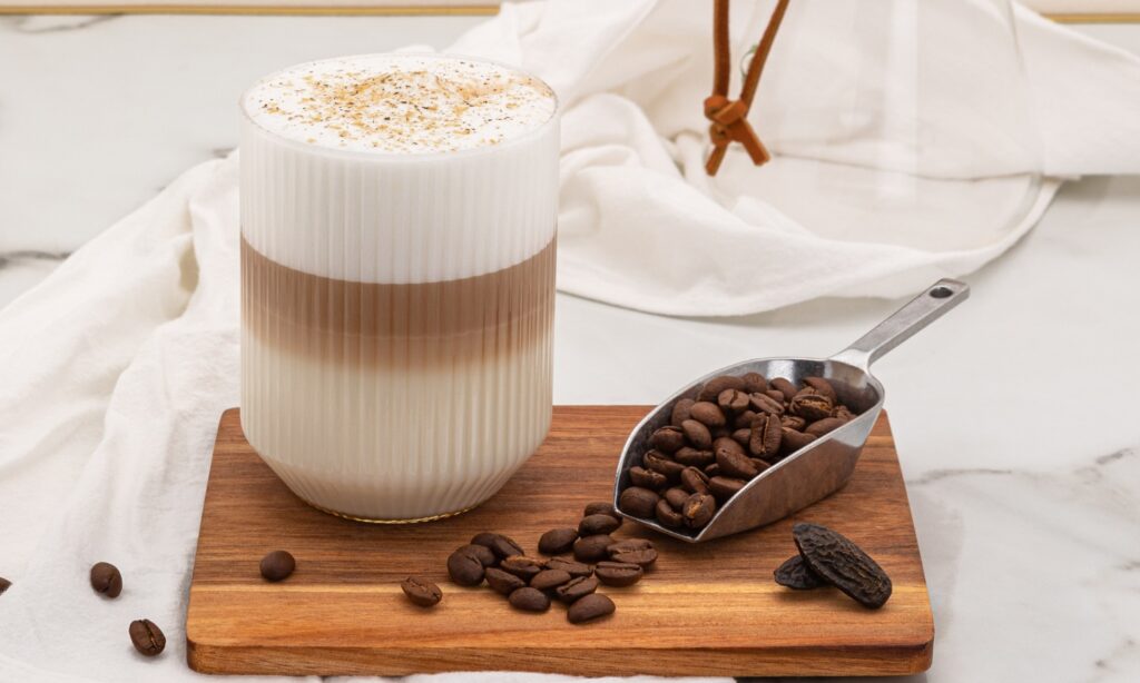 Latte maison : boisson café au lait avec mousse onctueuse